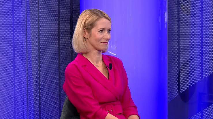Fotograma de una entrevista televisiva compartido por el editor para el seguimiento de Kaja Kallas.