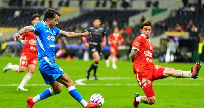 Jugadores de Cruz Azul en un partido anterior contra Juárez; no corresponde al encuentro con Querétaro del 25 de octubre.