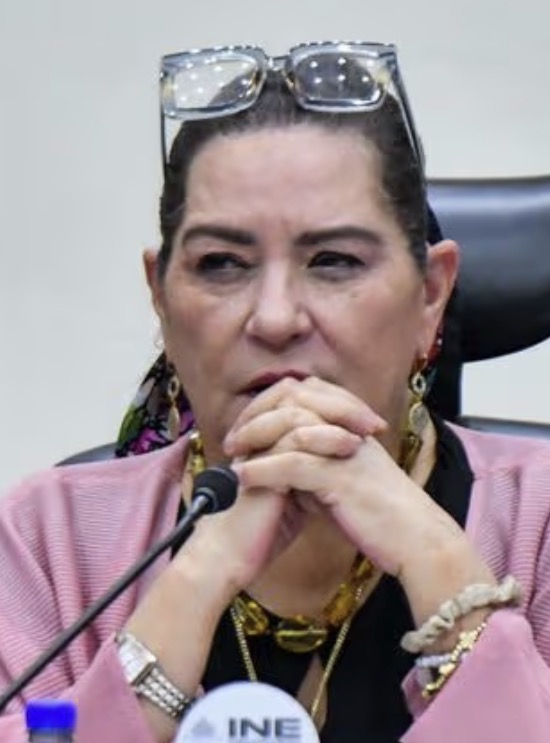 Guadalupe Taddei en una reunión institucional anterior; la imagen no documenta la entrega de la renuncia.